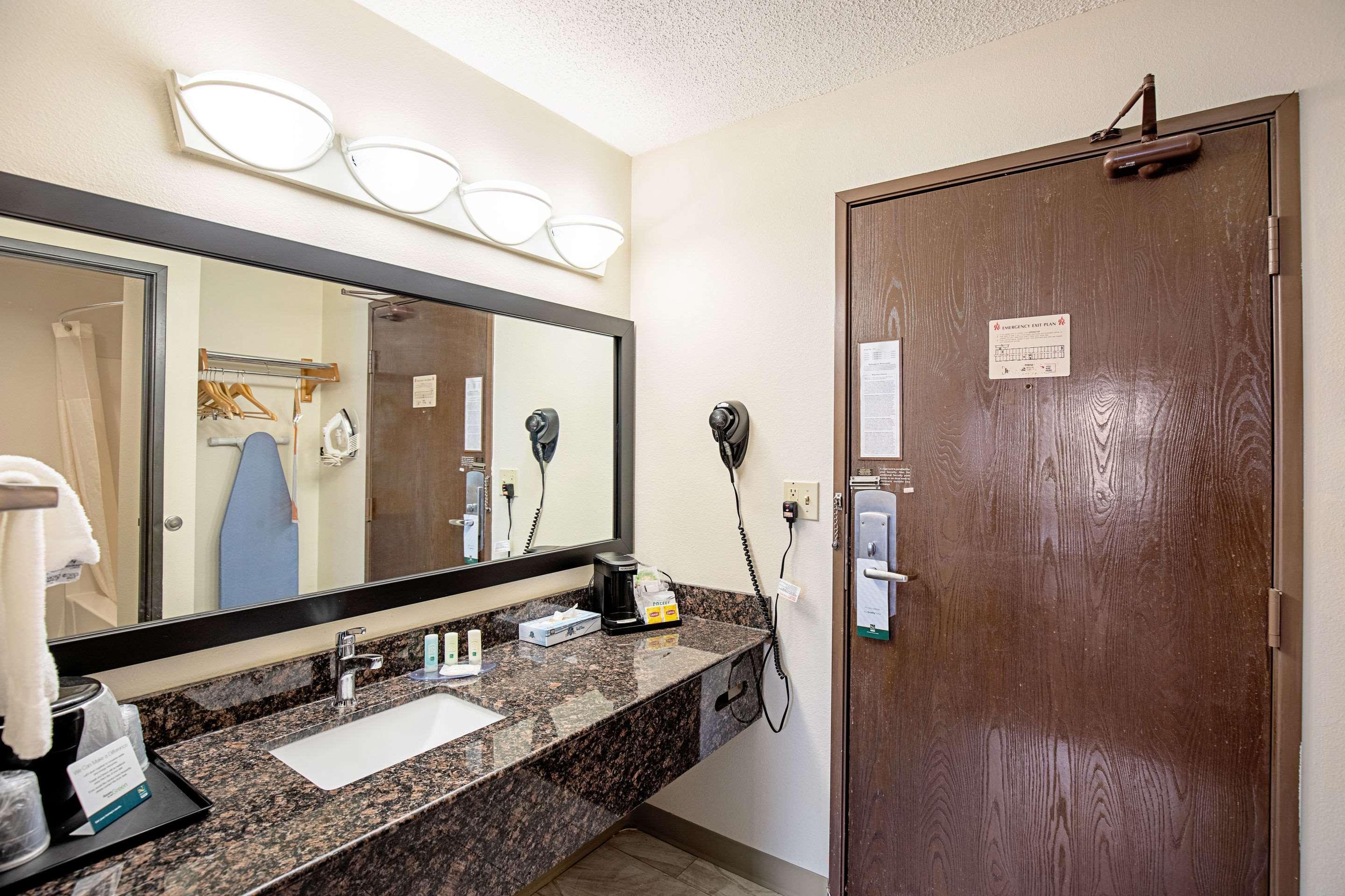 Quality Inn & Suites Milwaukee Exteriér fotografie
