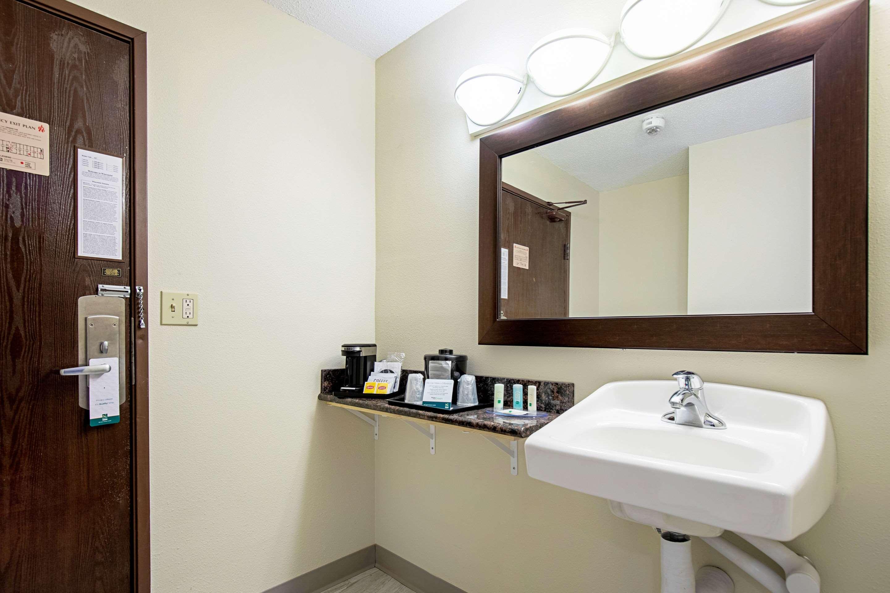 Quality Inn & Suites Milwaukee Exteriér fotografie